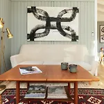 Semesterbostad With Vintage Finds And Personal Art